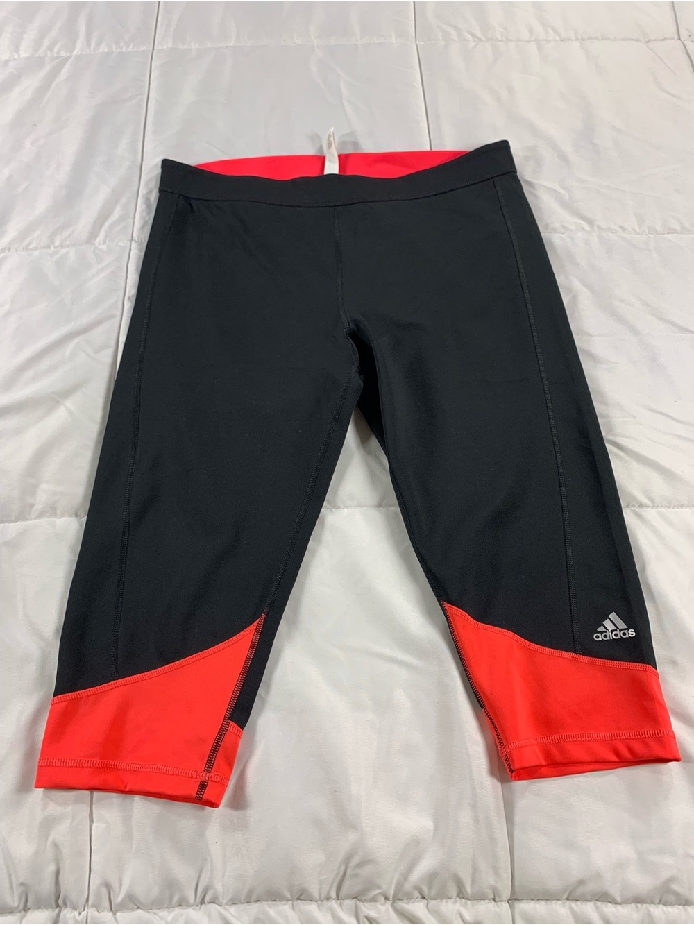 Pre loved ADIDAS knee shorts womens size XL (20-22)